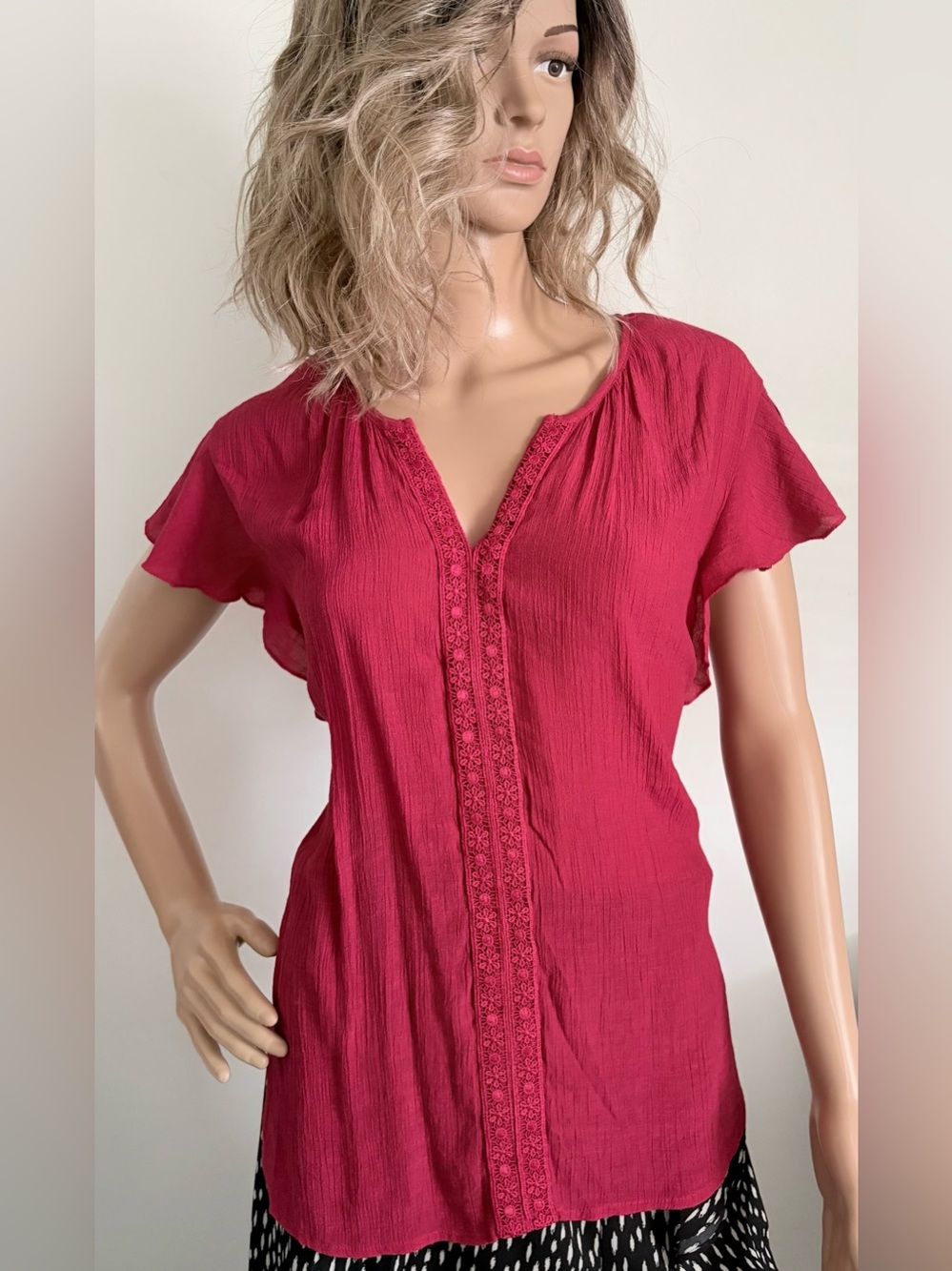 COUNTERPARTS Women’s Lightweight Split-Neck Blouse in Deep Pink Lace Detail XL